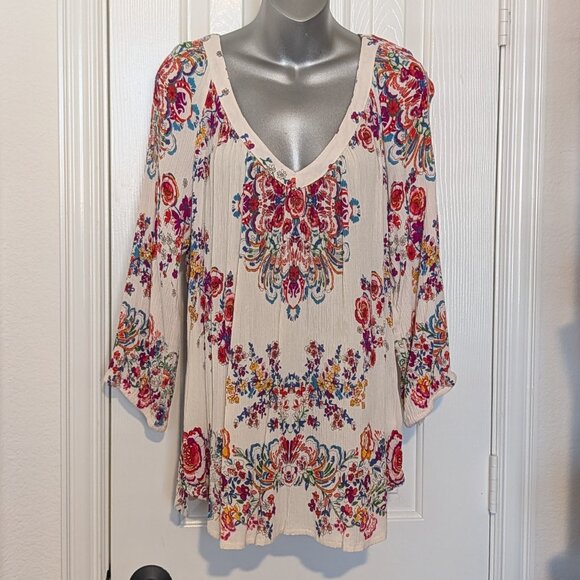 Bila Tops - Beautiful Bila 3/4 sleeved top with floral print - Women's Size XXL